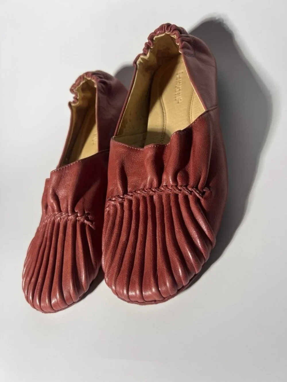 Chocolat Blu Women’s Flats 8.5 M Red Pleated Leather Round Toe Slip-On Shoes